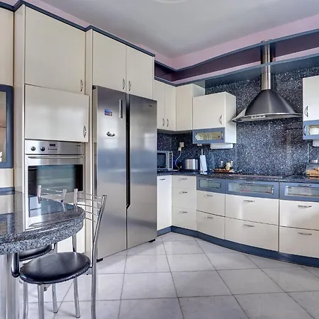 别墅 Chrysanthi Luxury In Salakos, With Pool & Jacuzzi, Near
