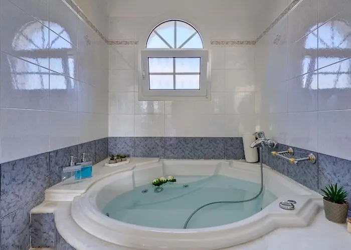 Chrysanthi Luxury In Salakos, With Pool & Jacuzzi, Near Villa Sálakos