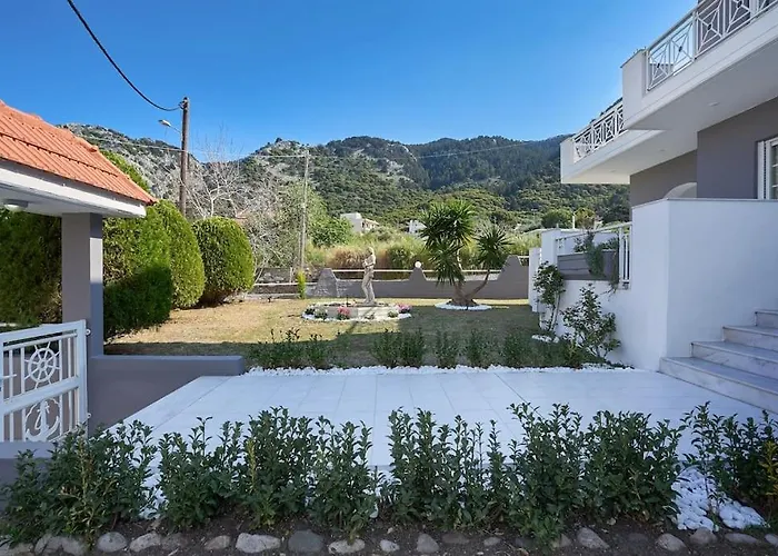 Chrysanthi Luxury In Salakos, With Pool & Jacuzzi, Near Σάλακος