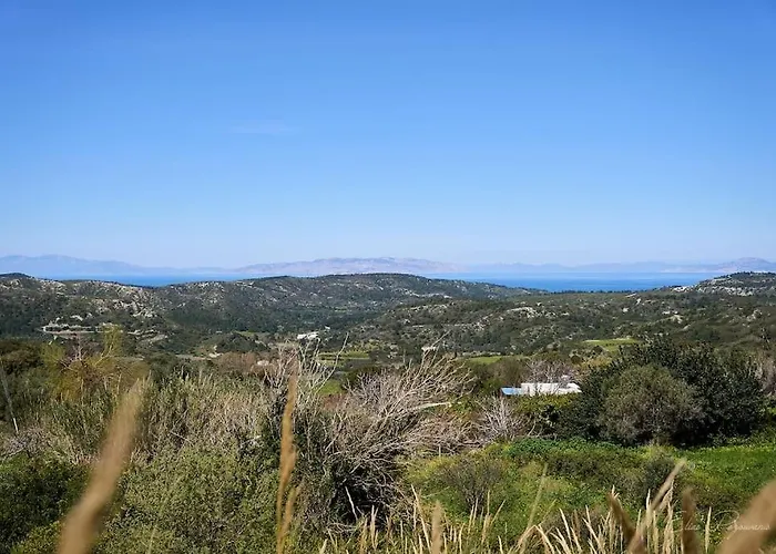 Βίλα Chrysanthi Luxury In Salakos, With Pool & Jacuzzi, Near