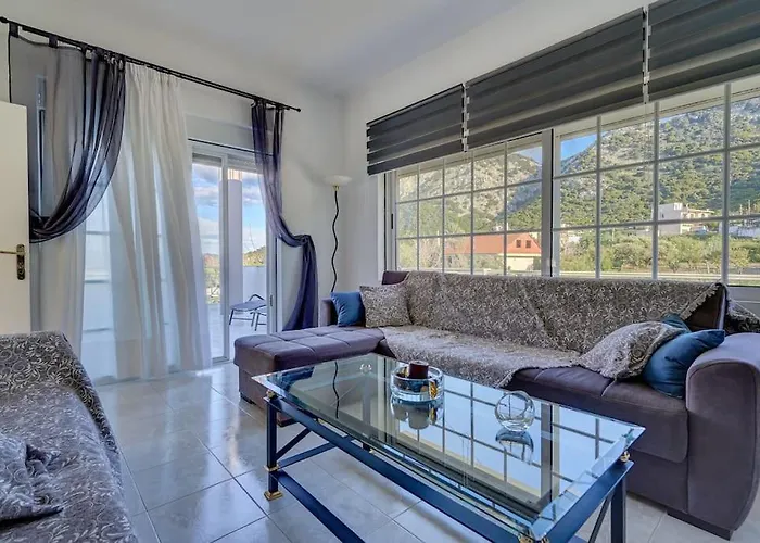 Chrysanthi Luxury In Salakos, With Pool & Jacuzzi, Near Sálakos